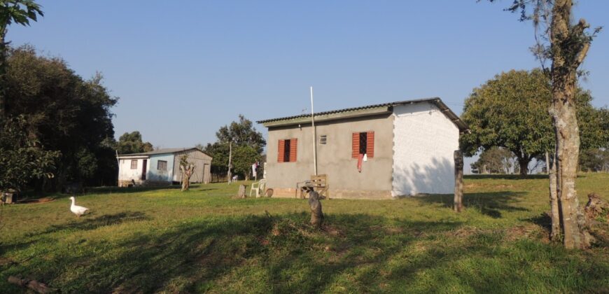 Ótima chácara com 2Ha, açude, casa, galpão, pomar, poço artesiano