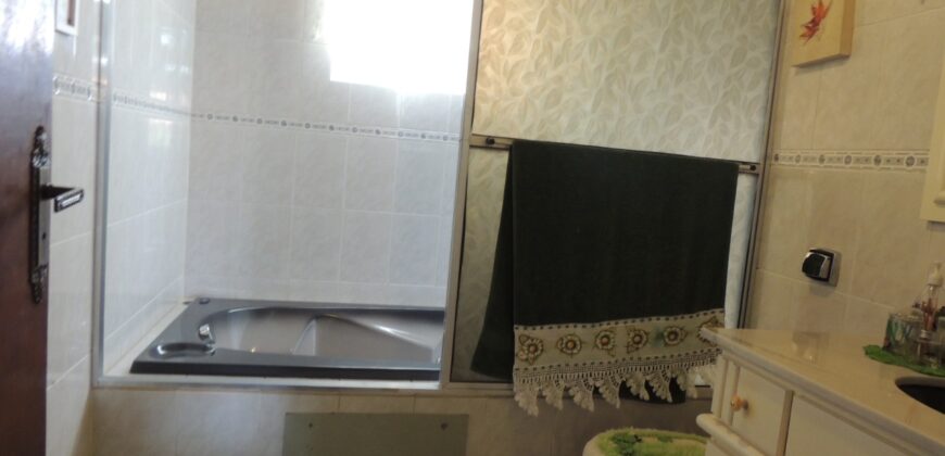 Belíssima chácara, situada em excelente localização e porteira fechada