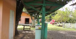 Belíssima chácara, situada em excelente localização e porteira fechada