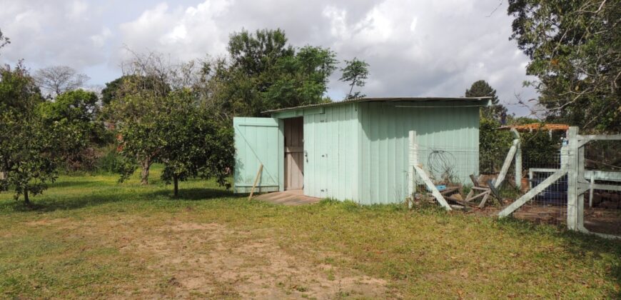 Belíssima chácara, situada em excelente localização e porteira fechada