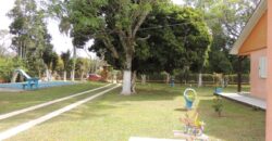 Belíssima chácara, situada em excelente localização e porteira fechada
