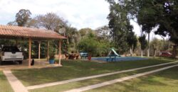 Belíssima chácara, situada em excelente localização e porteira fechada