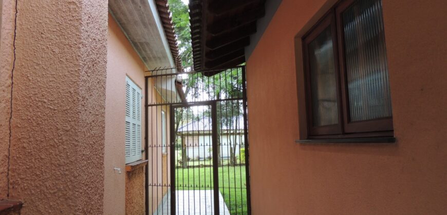 Belíssima chácara, situada em excelente localização e porteira fechada