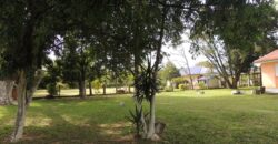 Belíssima chácara, situada em excelente localização e porteira fechada