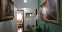 Belíssima chácara, situada em excelente localização e porteira fechada