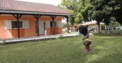 Belíssima chácara, situada em excelente localização e porteira fechada