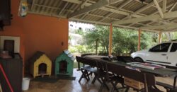 Belíssima chácara, situada em excelente localização e porteira fechada