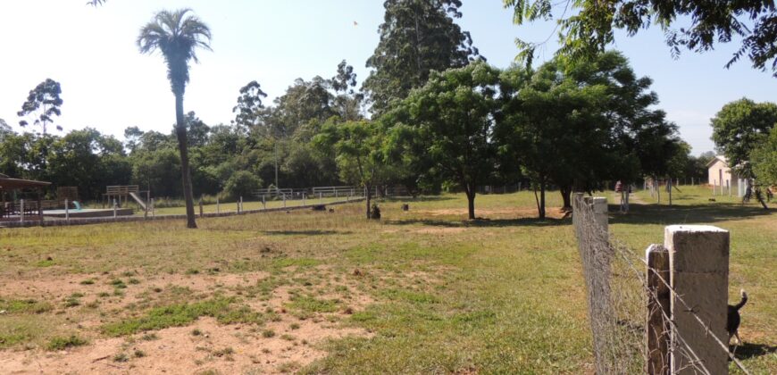 Área com 1650m²