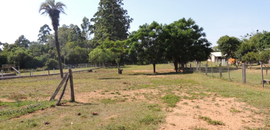 Área com 1650m²