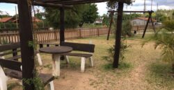 sítio em condomínio fechado com casa de costaneira duplada