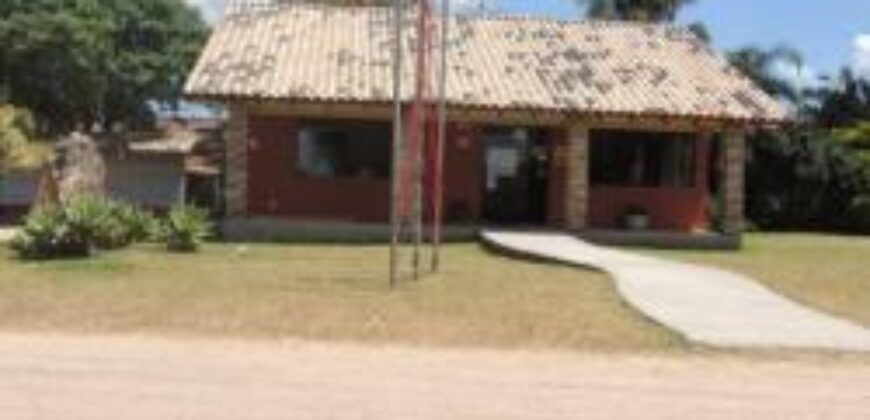 sítio em condomínio fechado com casa de costaneira duplada