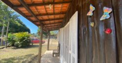 sítio em condomínio fechado com casa de costaneira duplada