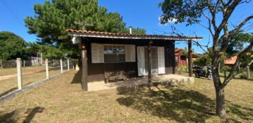 sítio em condomínio fechado com casa de costaneira duplada